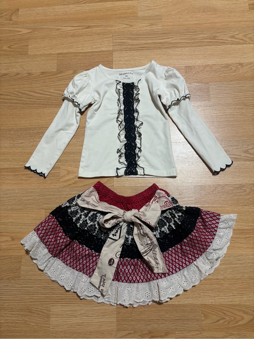 “Mustard Pie” 2pc set size 3T in great condition